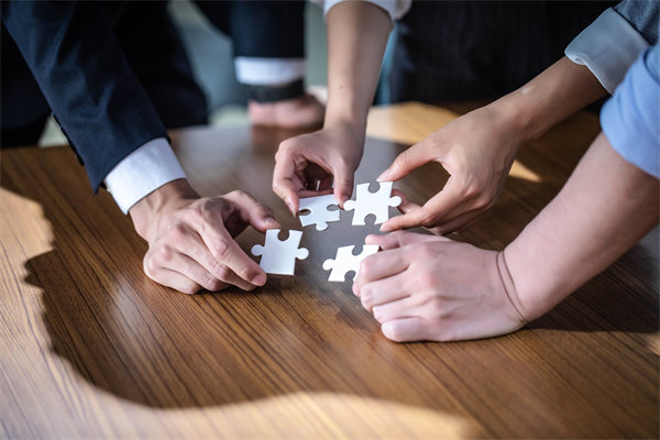 聚焦年度經(jīng)營計劃實施，強化內(nèi)部管理，提升運營效率