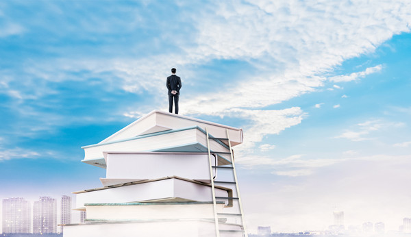 年度經(jīng)營(yíng)計(jì)劃中如何平衡短期收益與長(zhǎng)期戰(zhàn)略投資？